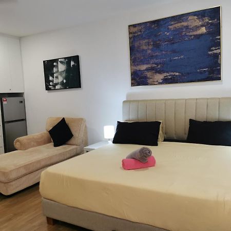 Apple Home 2 At Menara Simfoni, King Size Bed, Cheras, Nexflix, Wifi, Parking Seri Kembangan Exterior photo