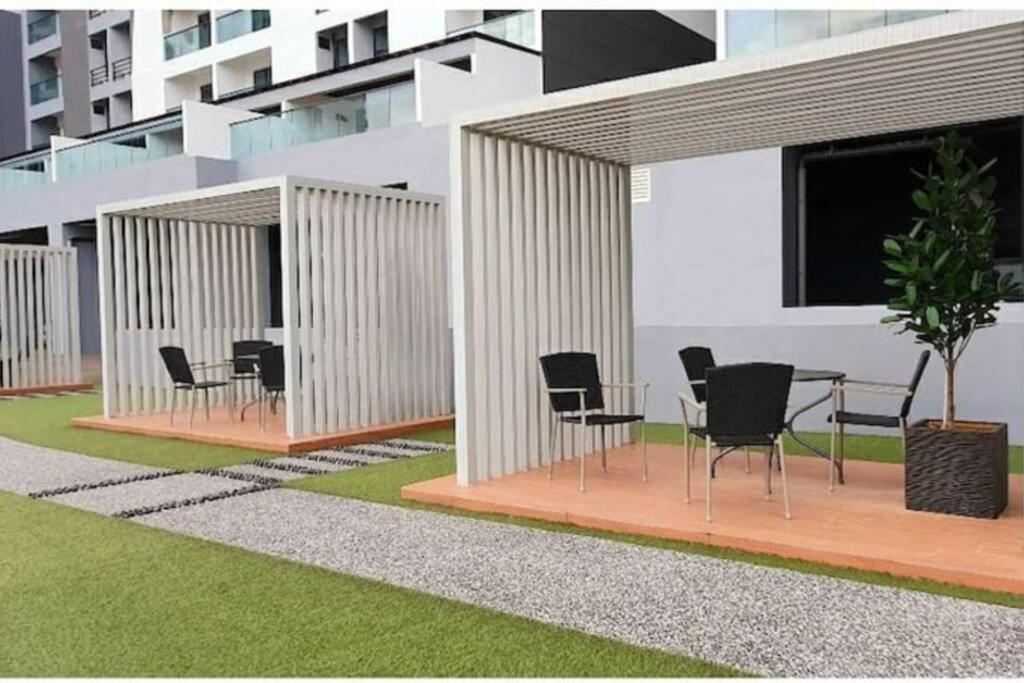 Apple Home 2 At Menara Simfoni, King Size Bed, Cheras, Nexflix, Wifi, Parking Seri Kembangan Exterior photo