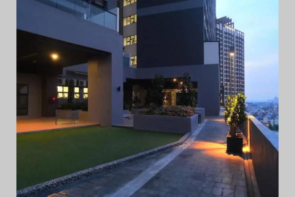 Apple Home 2 At Menara Simfoni, King Size Bed, Cheras, Nexflix, Wifi, Parking Seri Kembangan Exterior photo