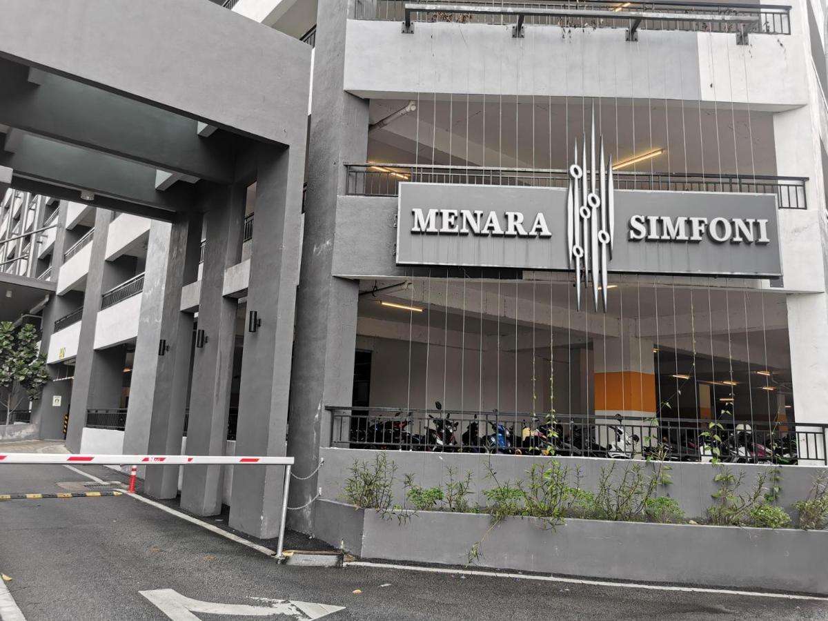 Apple Home 2 At Menara Simfoni, King Size Bed, Cheras, Nexflix, Wifi, Parking Seri Kembangan Exterior photo